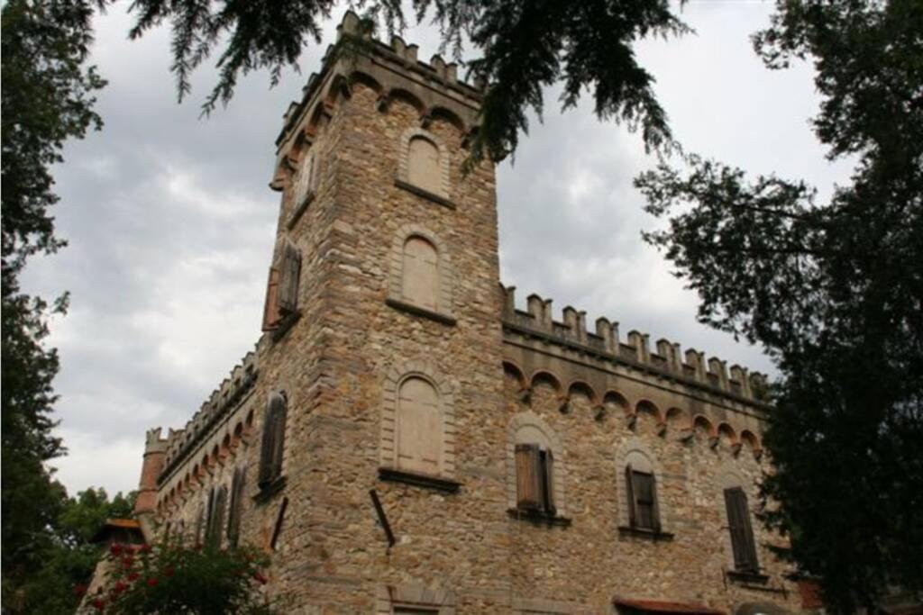 Casa La Torre Un Castello Alle Porte Di Apartment Florenz